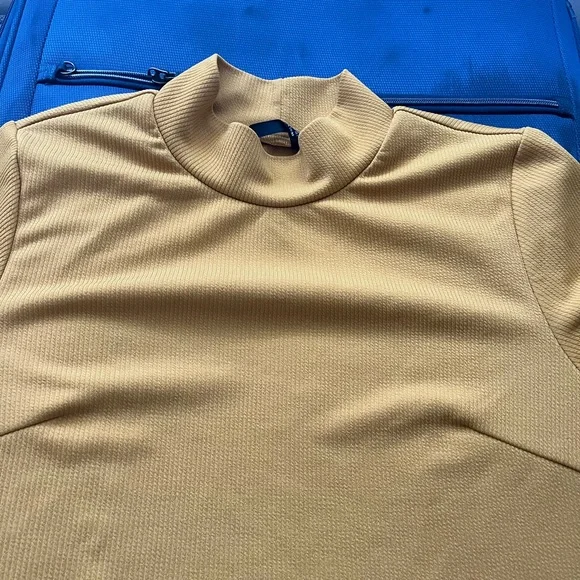 Top - Picture 2 of 3